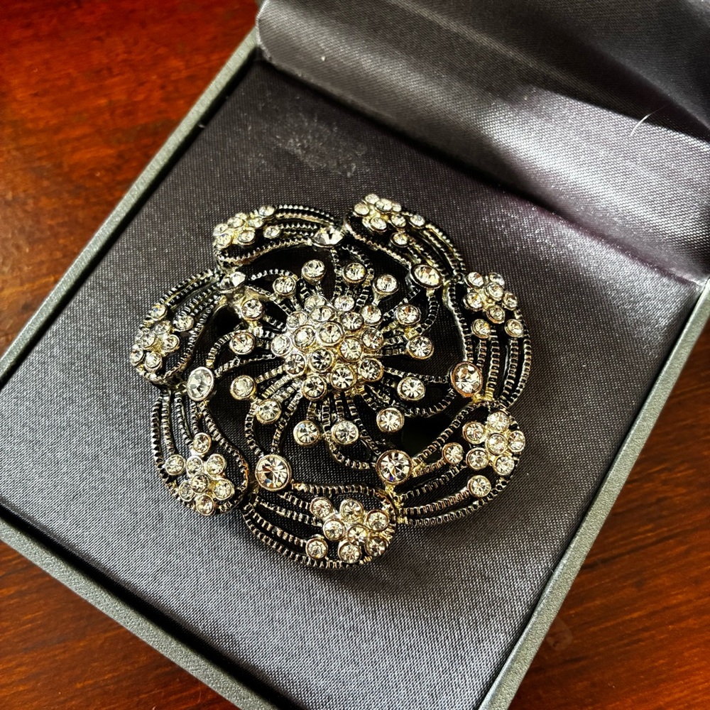Crystal Flower Brooch Silver tone Rhinestone Floral